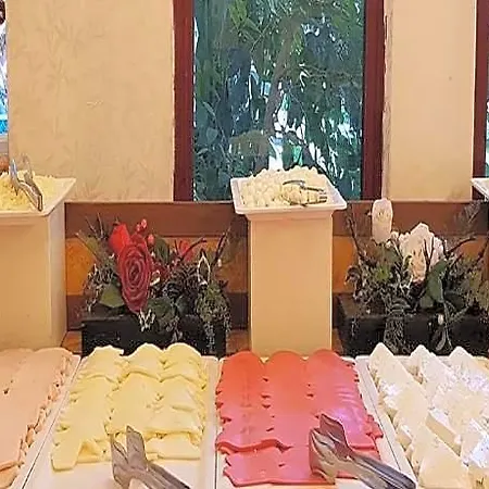 Azak Hotel
